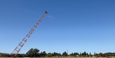 Abbattimento torre 75 m.jpg