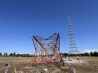 Torre 75 m abbattuta.JPEG